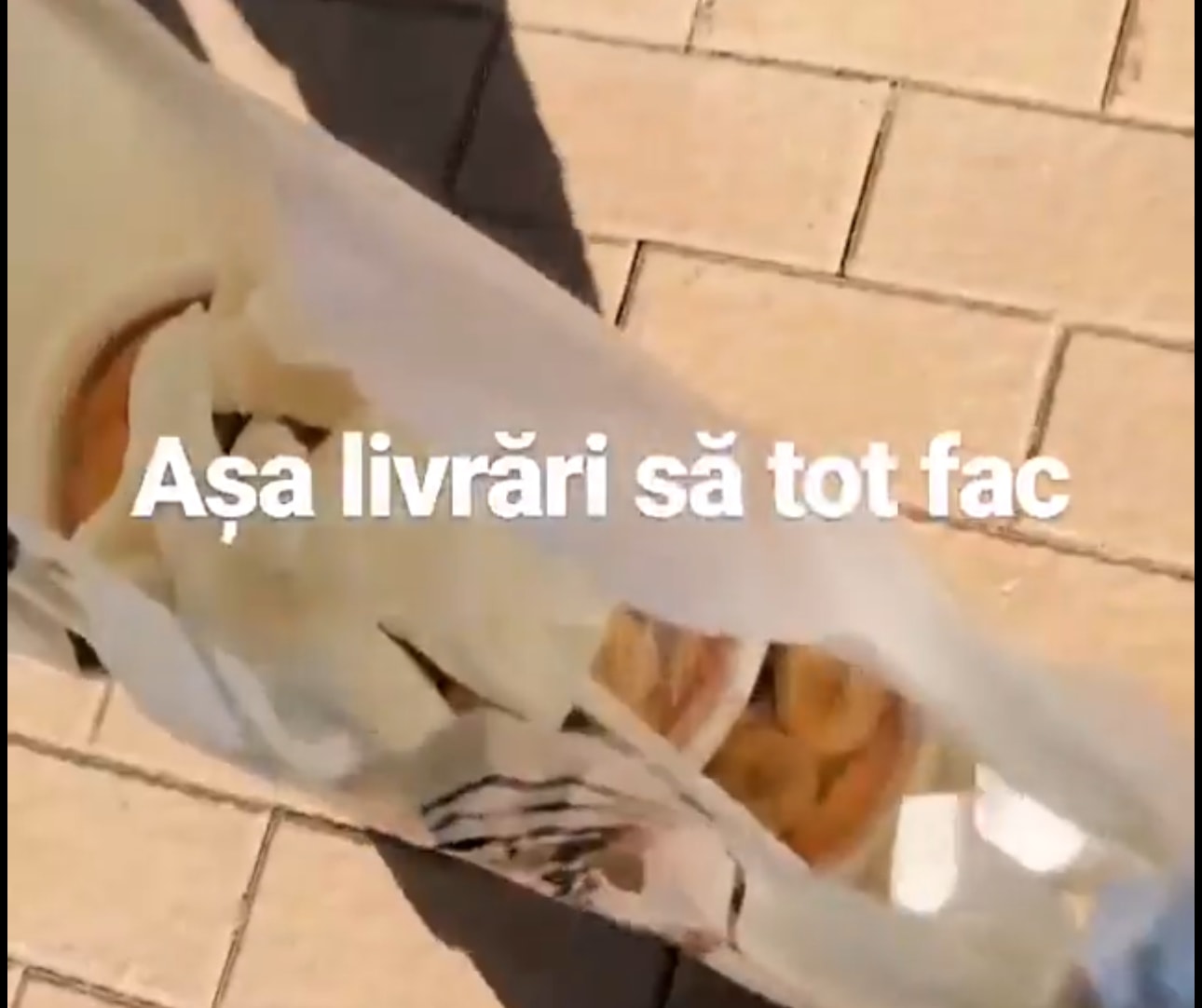 Un story din arhiva personală, cu o pungă de livrare